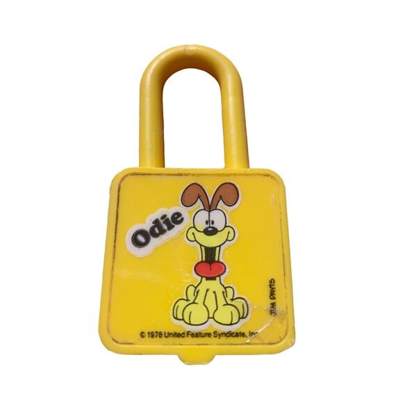 Vintage 1978 Odie United Feature Syndicate Plastic Keychain Lock Novelty - Picture 2 of 3